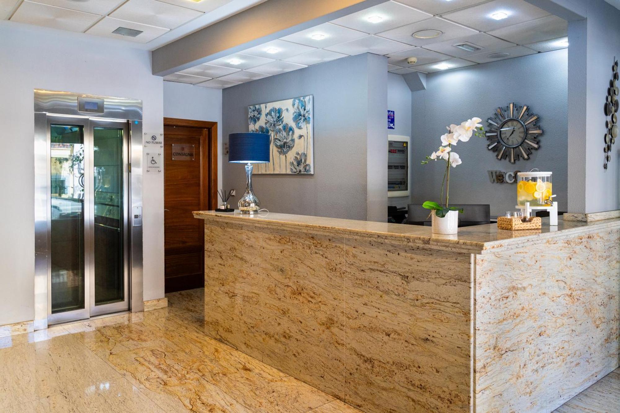 Hotel Puerta De カソルラ エクステリア 写真
