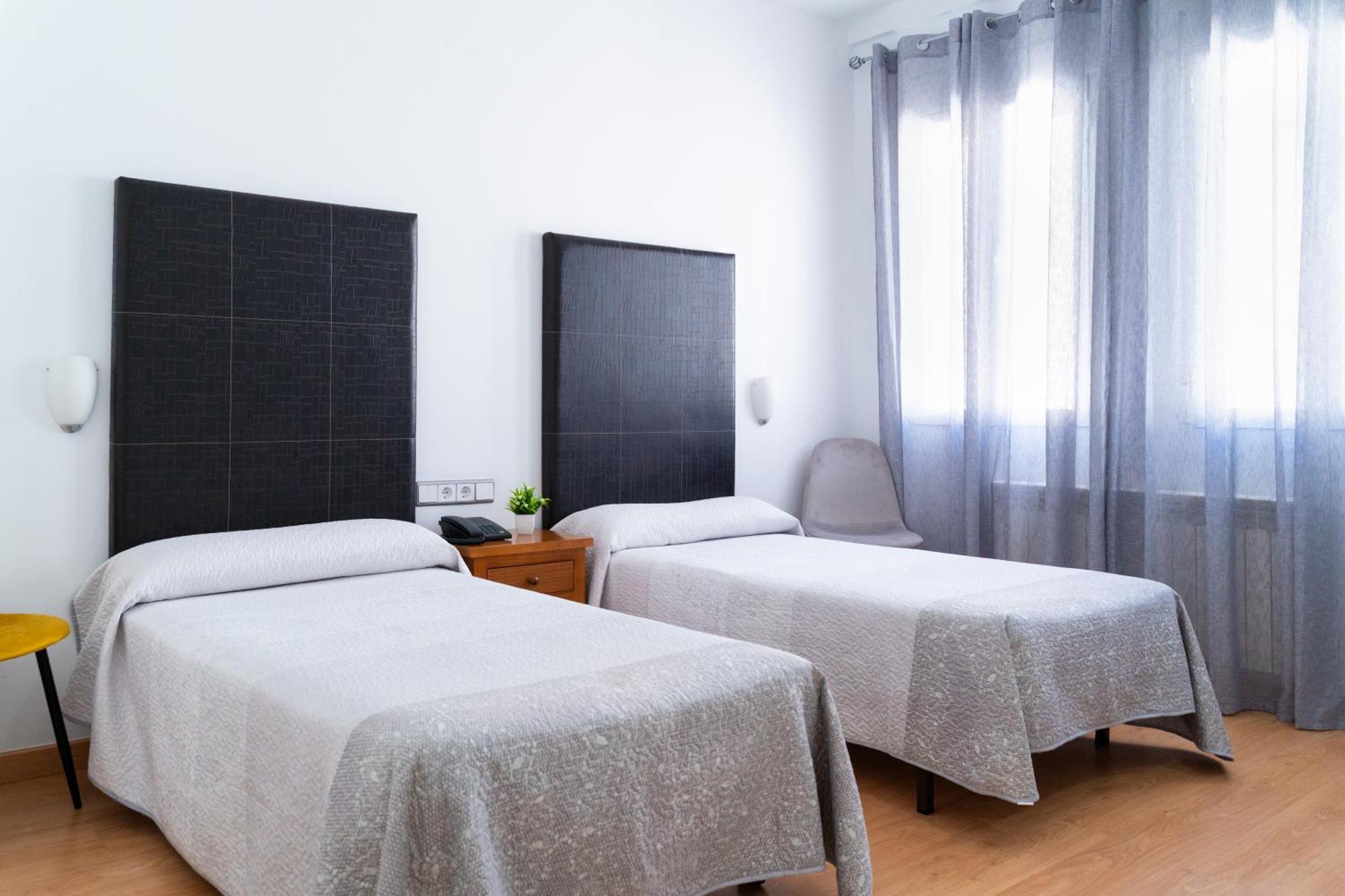 Hotel Puerta De カソルラ エクステリア 写真